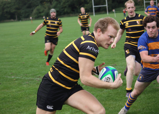 London Cornish's Phil Francis on the run for his try