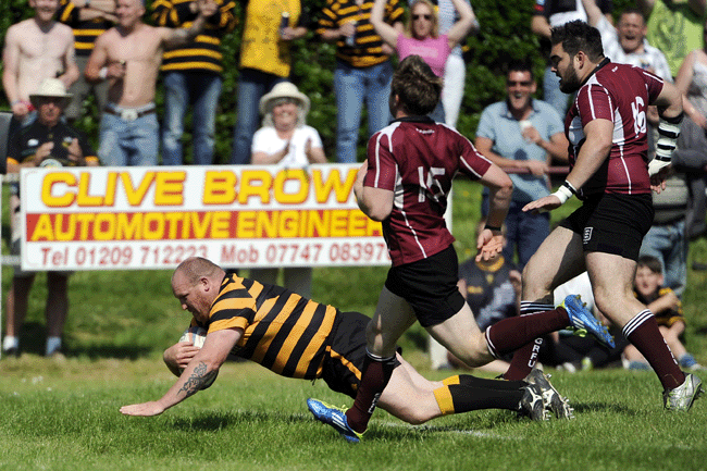 Prop Craig Williams scores for Cornwall