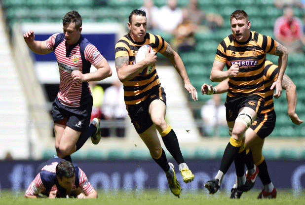 Lewis Vinnecombe on his way to scoring Cornwall’s first try